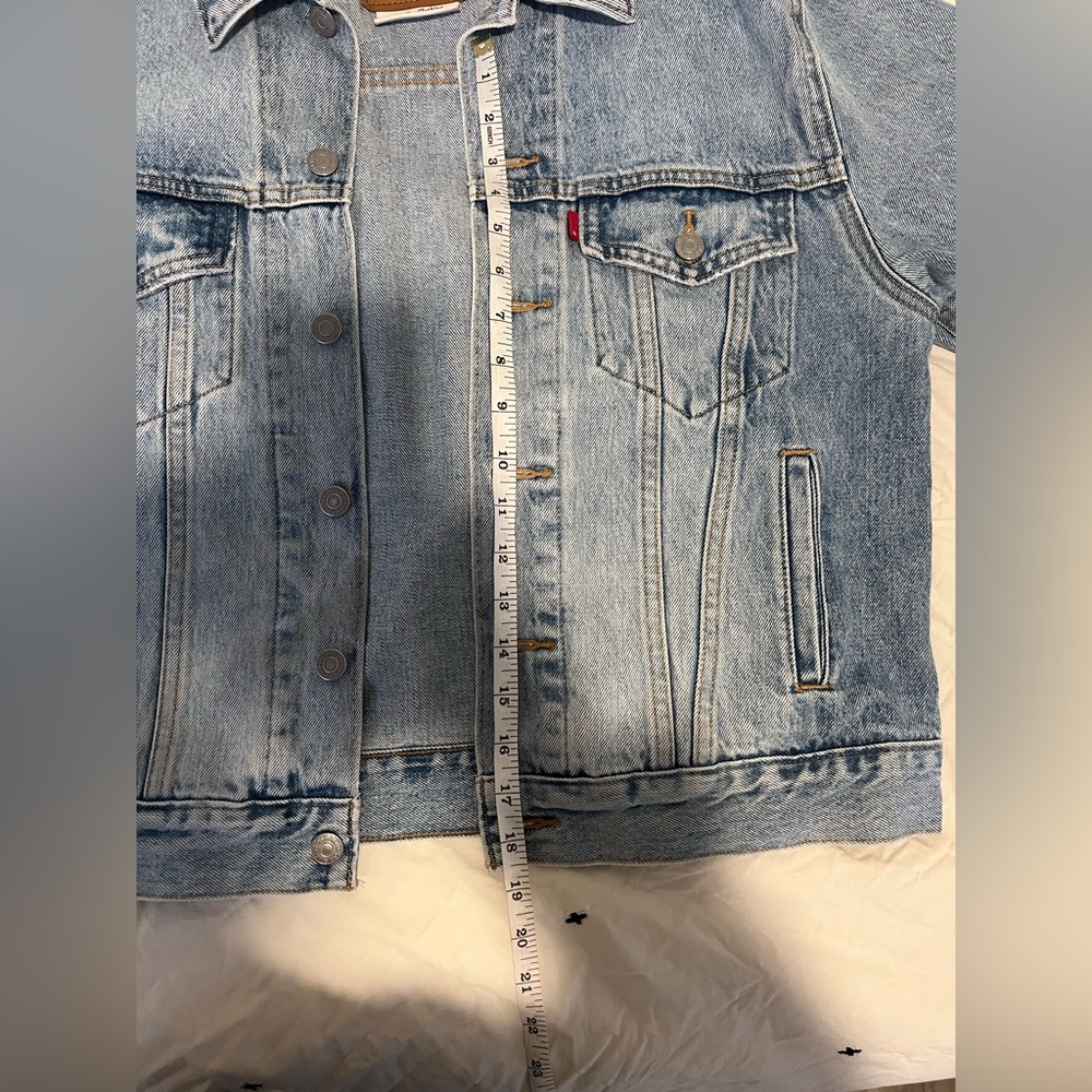 Levi’s Premium Trucker Denim Jacket – Light Wash, Water<Less, Size M - Picture 8 of 10
